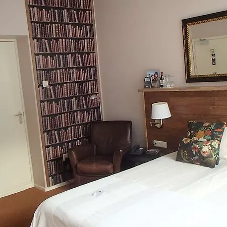 Western 3* Hága